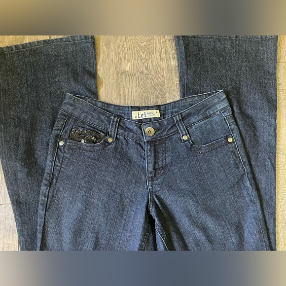 Early 2000s Y2K L.E.I Dark Blue Flared Leg Jeans, Size 1 - Picture 5 of 8